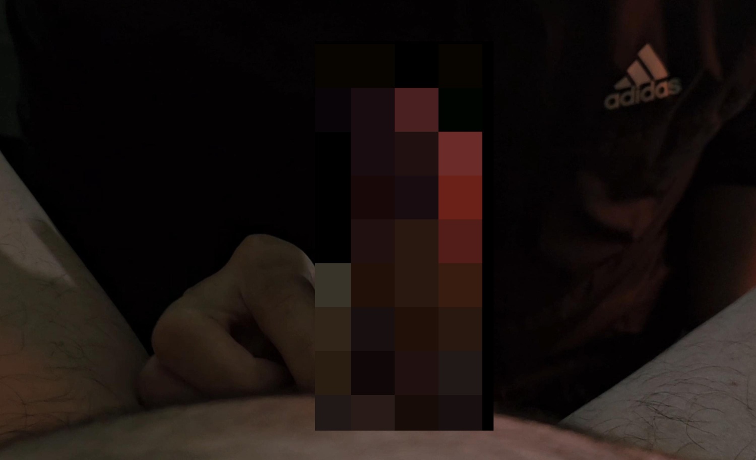 自從上次親自示範成年男性的射精過程給小堂弟看之後...感覺小堂弟對男性生殖器有種莫名的崇拜😖😖...我應該不會把小堂弟給掰歪了吧...😅😅