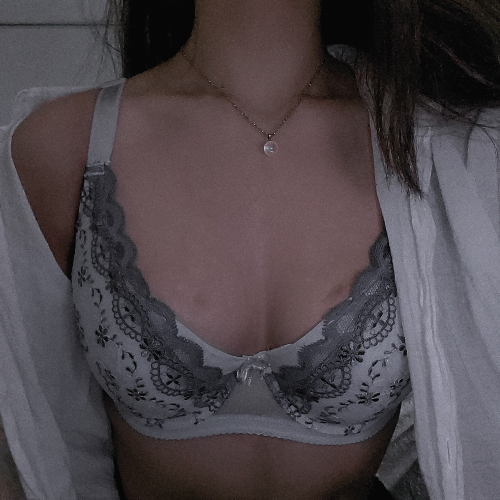 小V