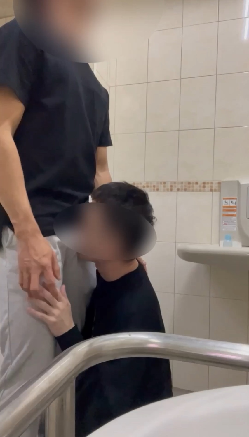 被越南帥哥抓進廁所 幹到壞掉 最後用力把全部的精液灌入淫穴裡
