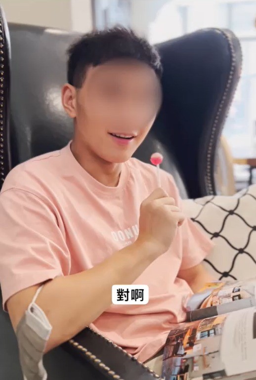 《金錢誘惑-棒棒糖男孩》Using money to seduce the lollipop boy