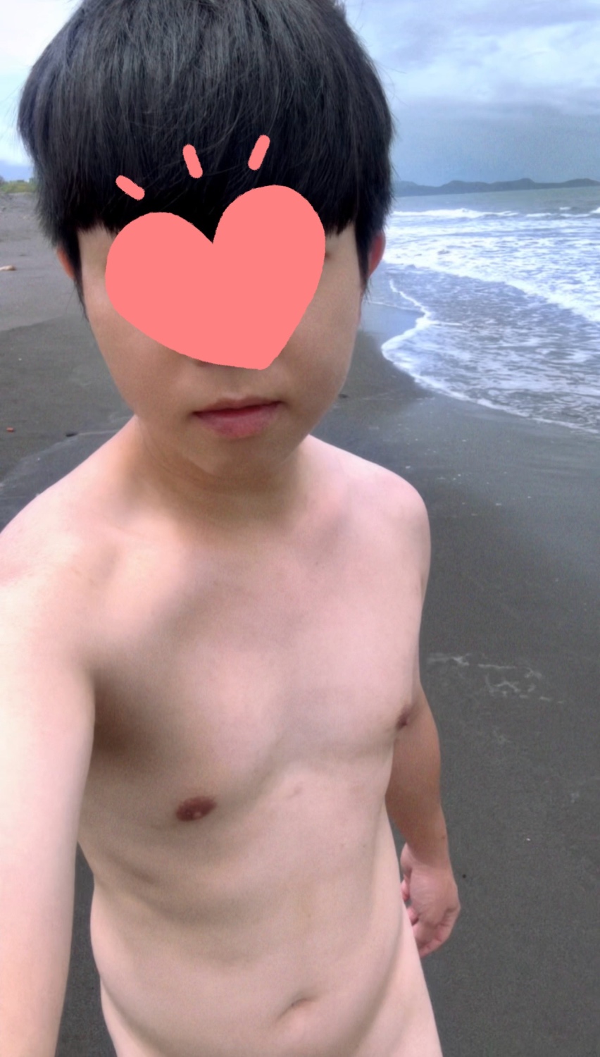 沙灘上，底迪叫我全部脫掉…