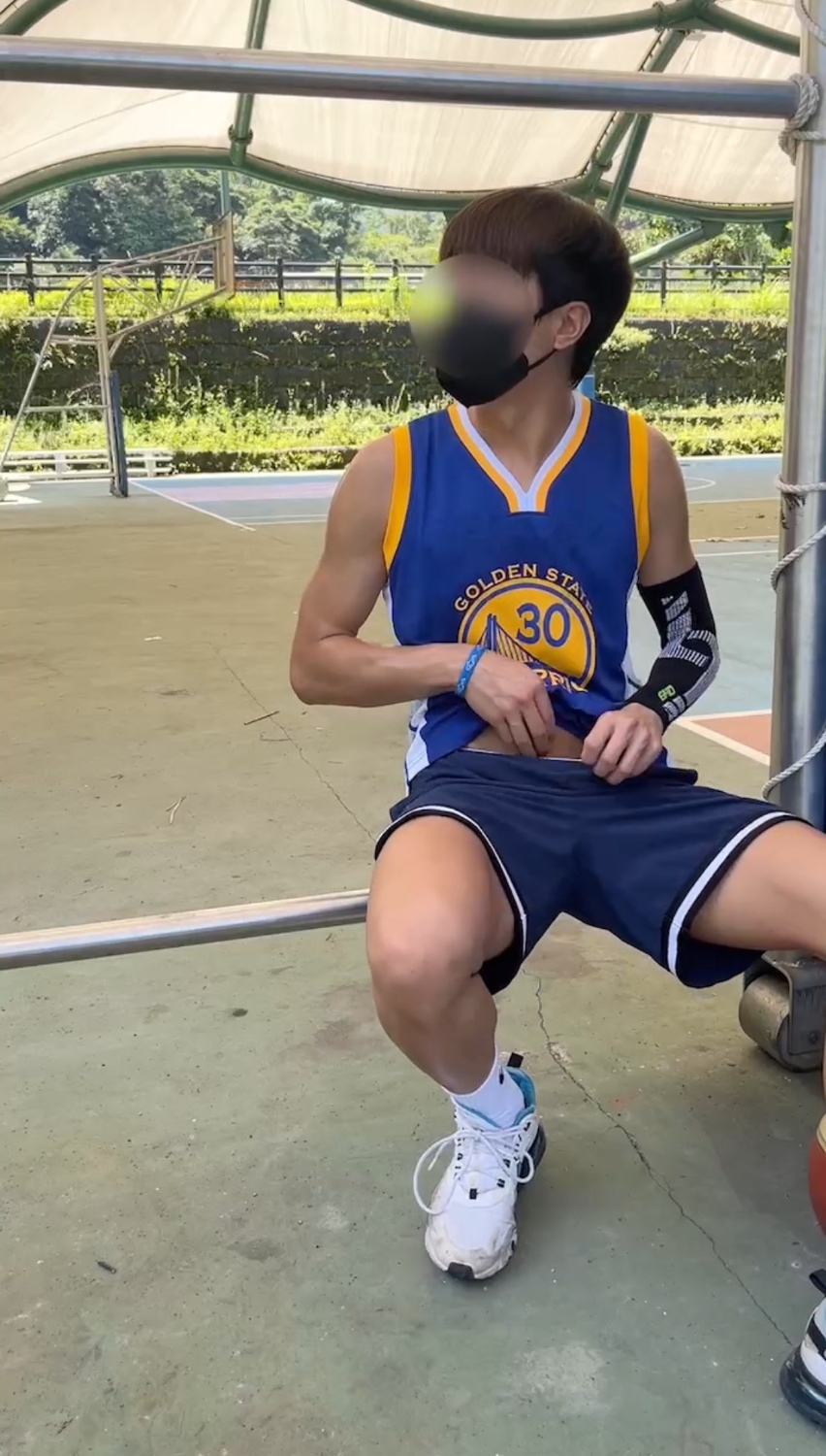 ［籃球部］球場偷打手槍被抓到