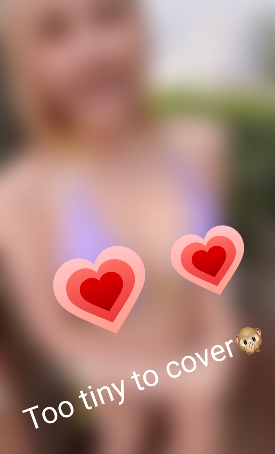 這種泳衣真的小到像塊布😂