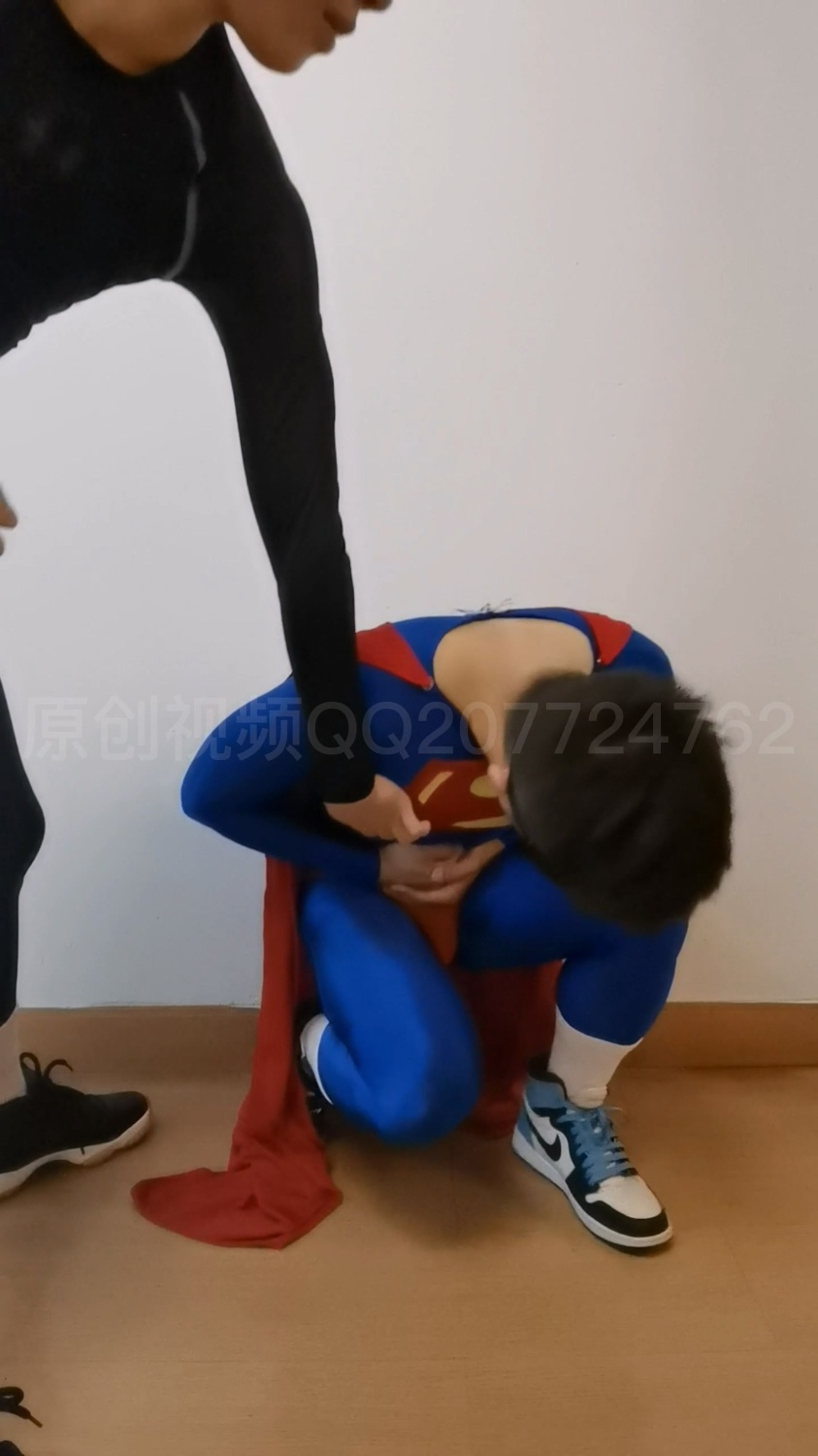 超人第八彈！！！正義超人被虐腹，他的腹部已經承受了太多攻擊，但是他還不能倒下……