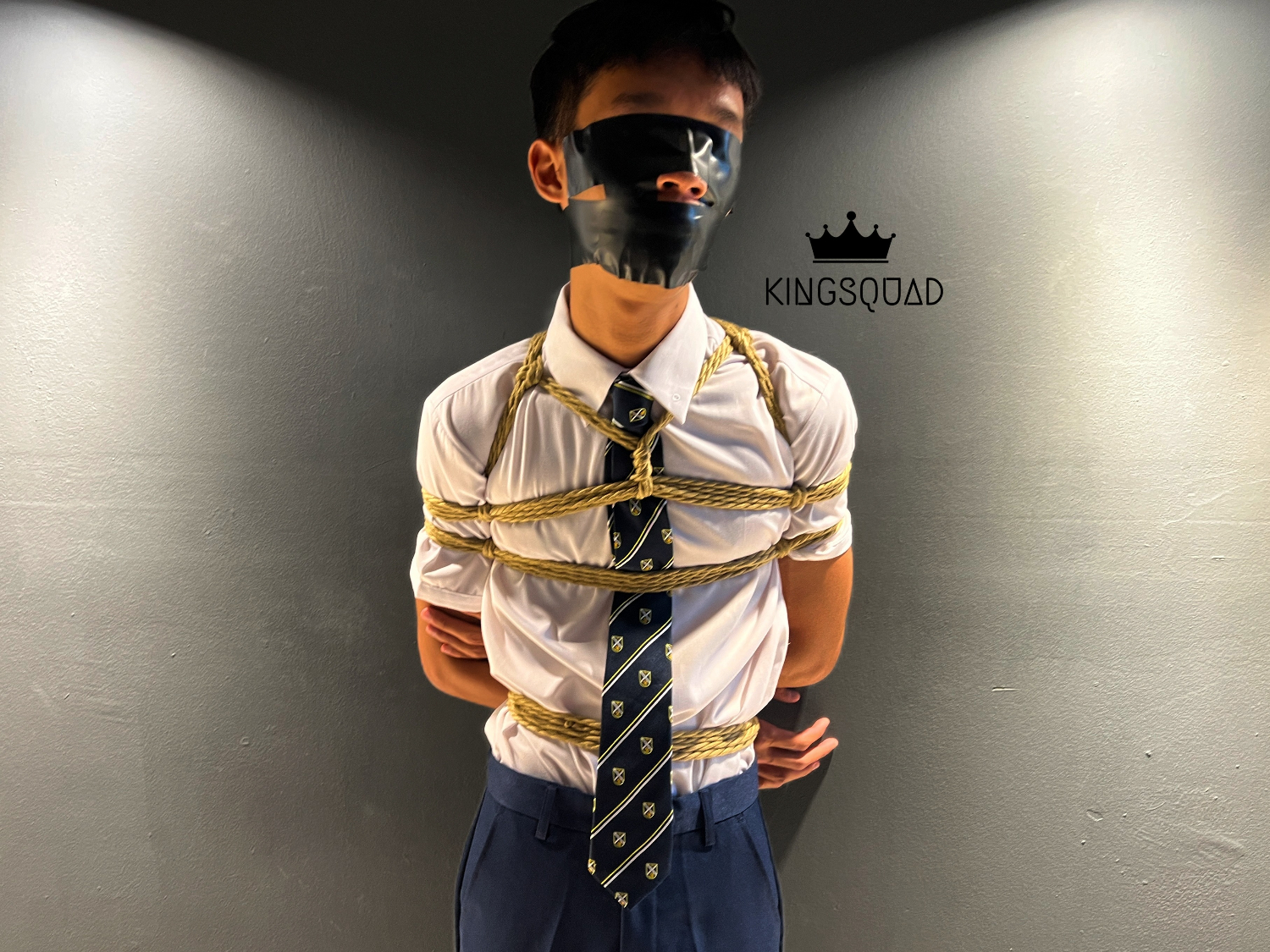 《制服与背弃：第一部分》(17分钟完整版)