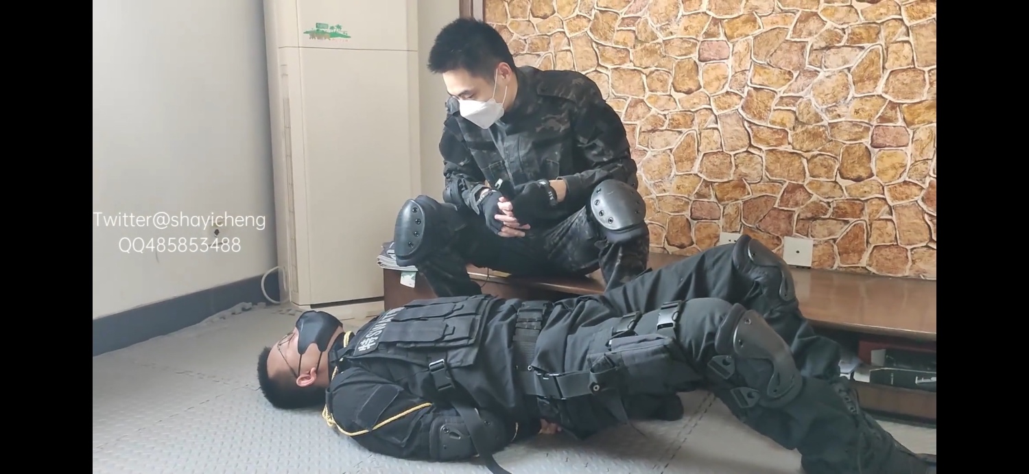 虐打間諜,外加TK