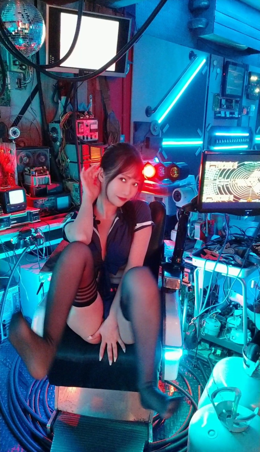 女警黑絲膝上襪