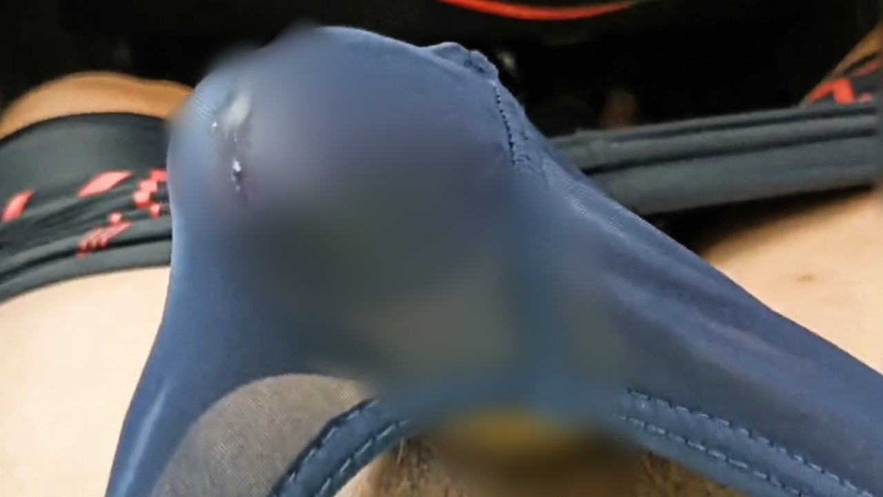 ❤Vid❤ 隨拍..讓絲滑三角在大腿根部輕柔摩擦...馬眼慢慢流出..精華💦
