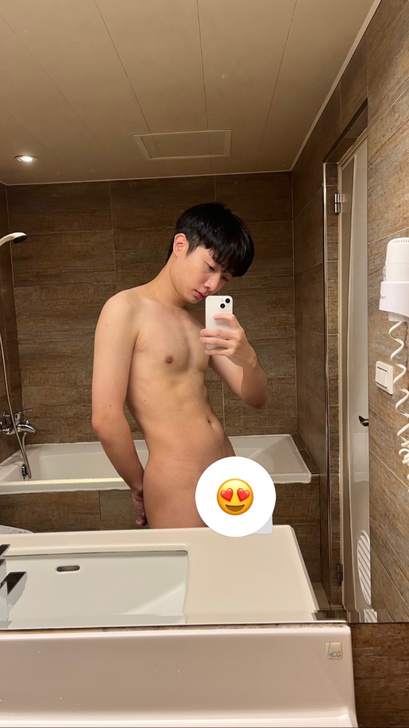 在洗澡時就忍不住先玩了起來😏