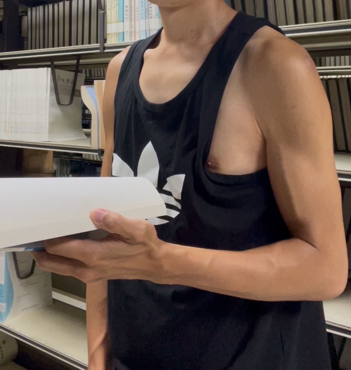 圖書館尻尻🥵好刺激 連續噴射好爽