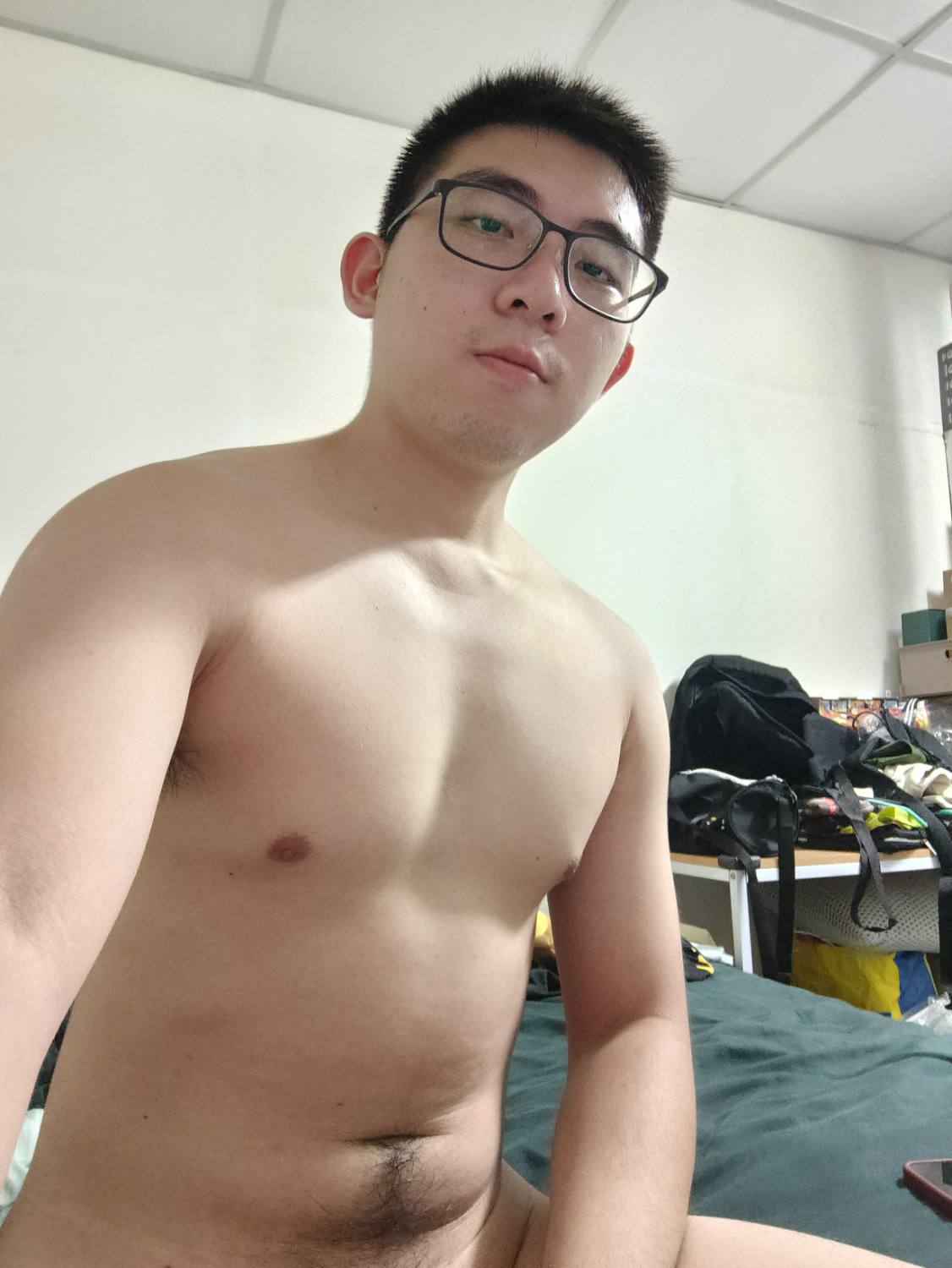 射到腳