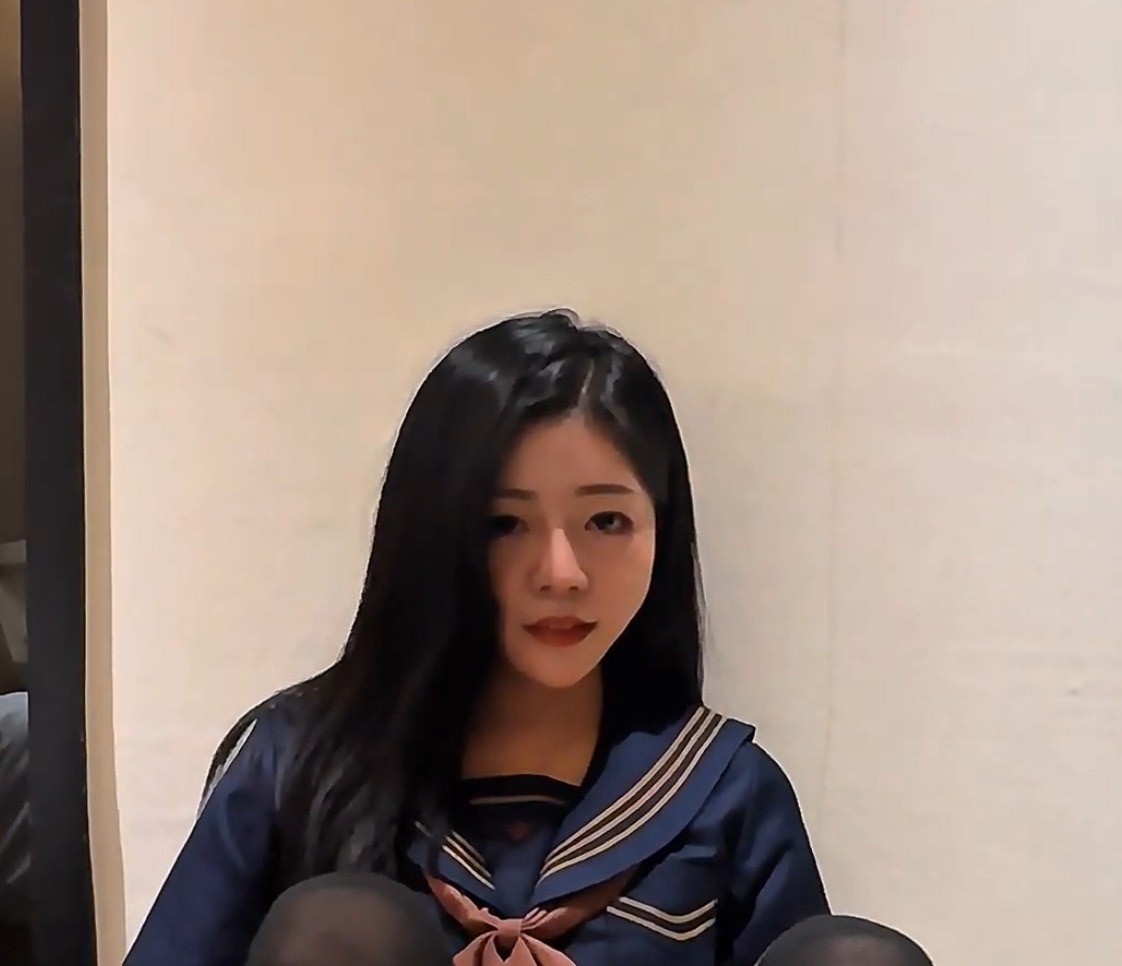 粉絲的生日願望是,希望我穿上他送的日本水手服 然後.............