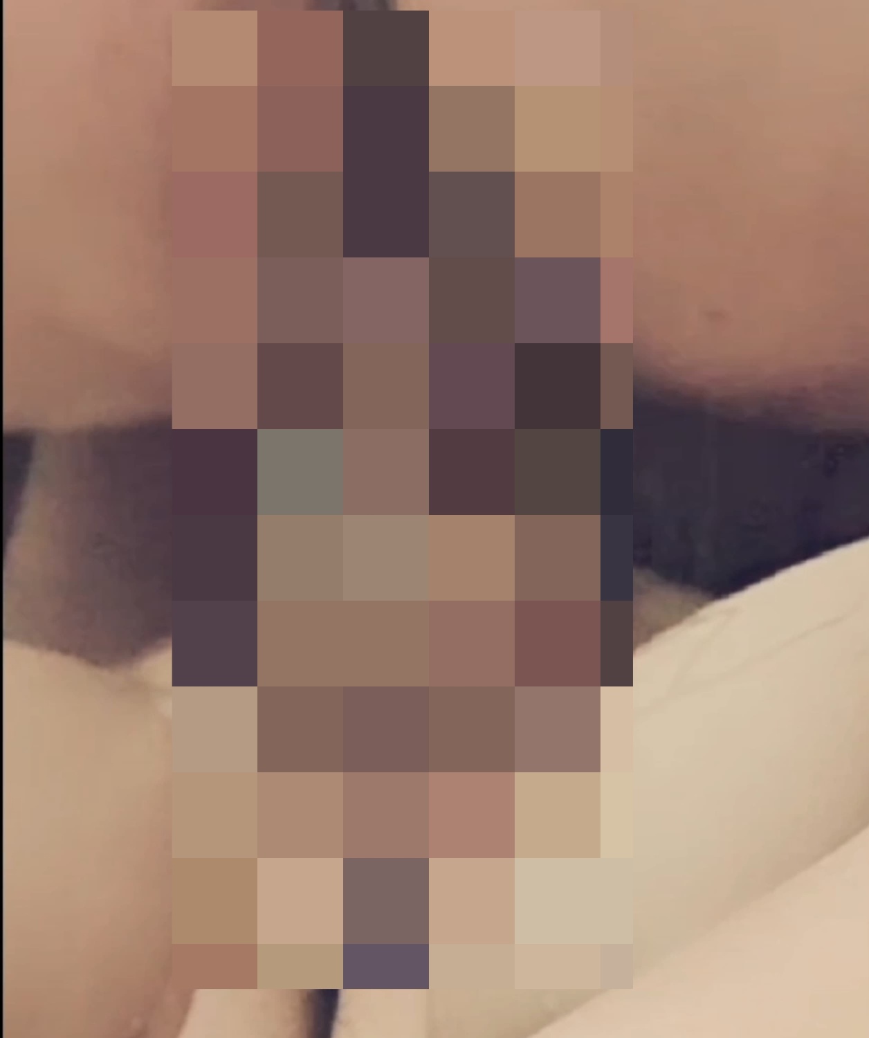 整理舊手機找到15年前的影片😆😆...地點忘了...好像是在某間同志三溫暖🤣🤣...當時看到大屌沒忍住就直接給它坐上去...重點旁邊還有人在看...超羞恥的啦...😝😝