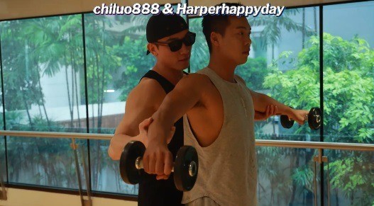 Saul and 健體赤裸