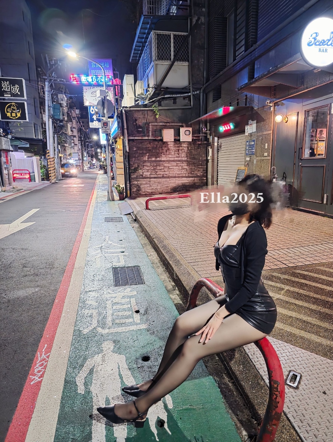 KTV跟朋友聚會中離開去隔壁包廂幫人口爆