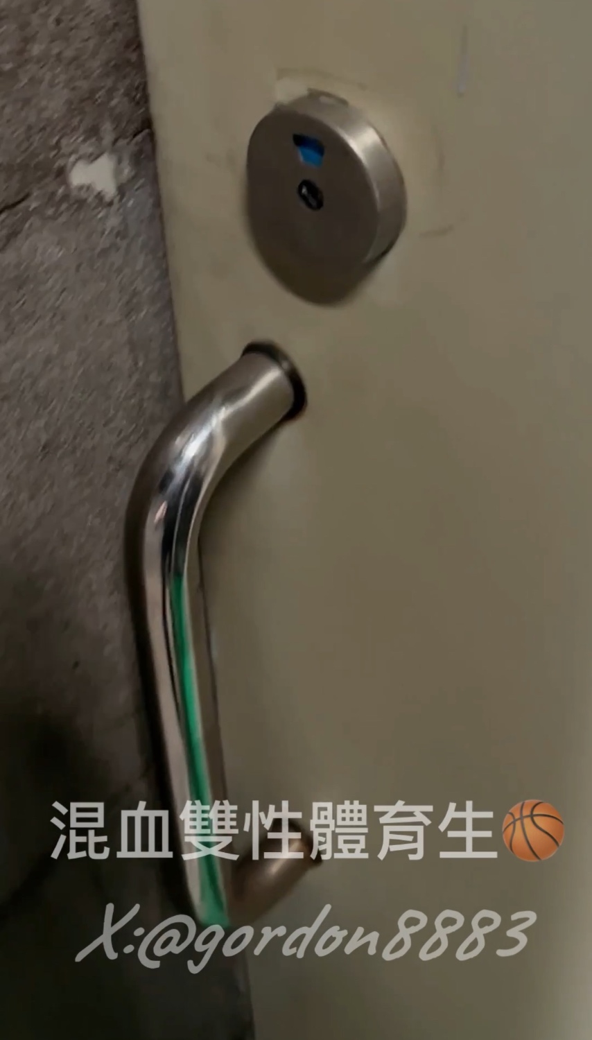 混血雙性體育生 公廁打槍被我撞見 身為口交奴的我 一定要讓他爽噴