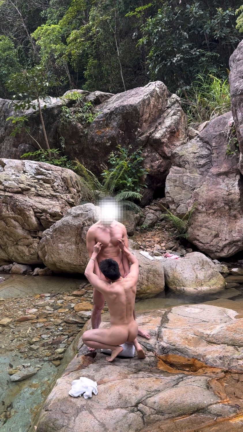 和健身教练在户外被围观！也是真的很刺激！