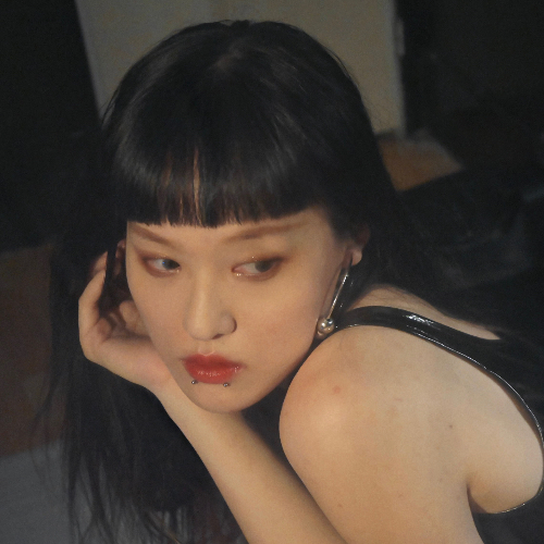 吱 吱