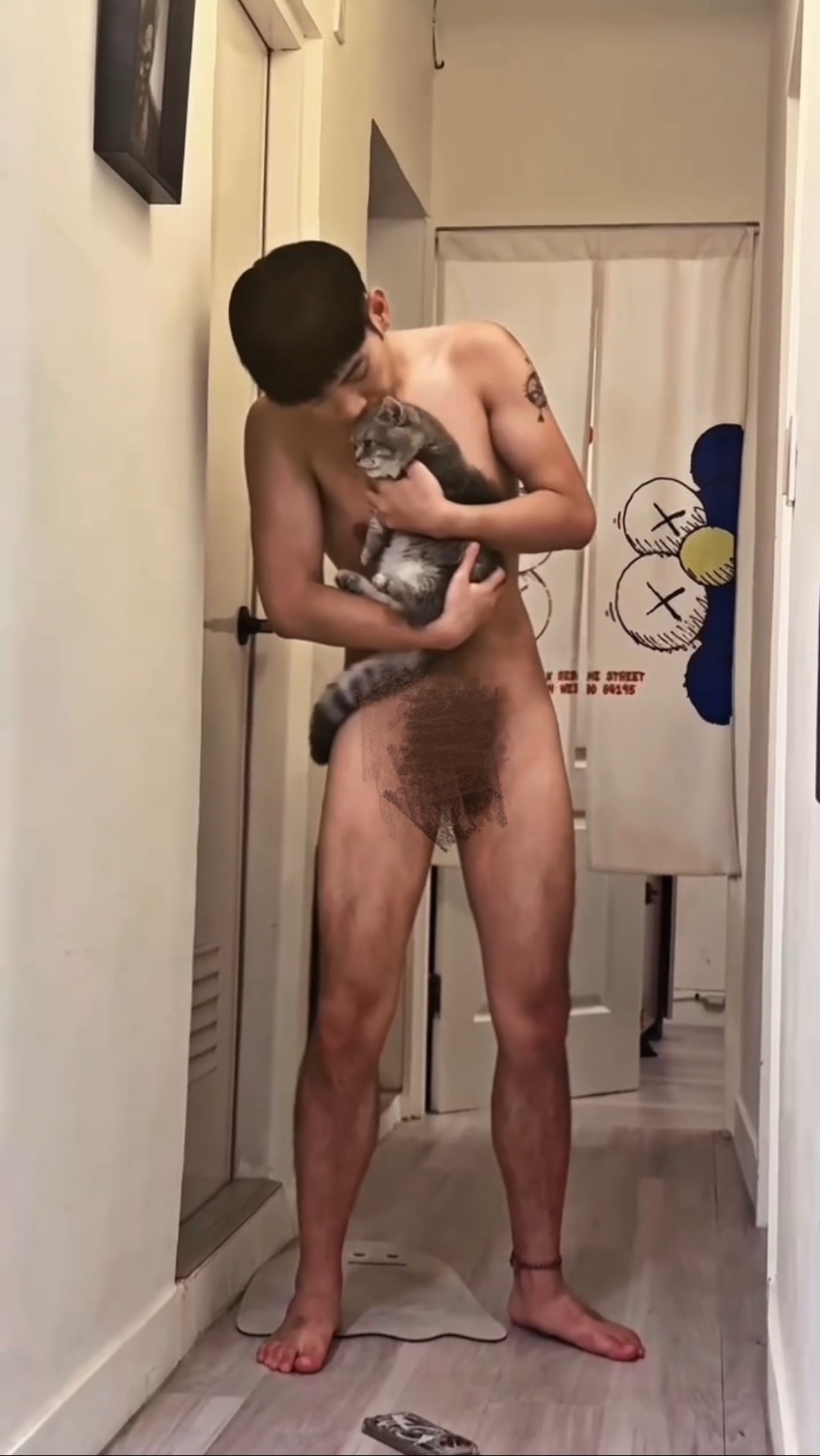 裸體吸貓🐱