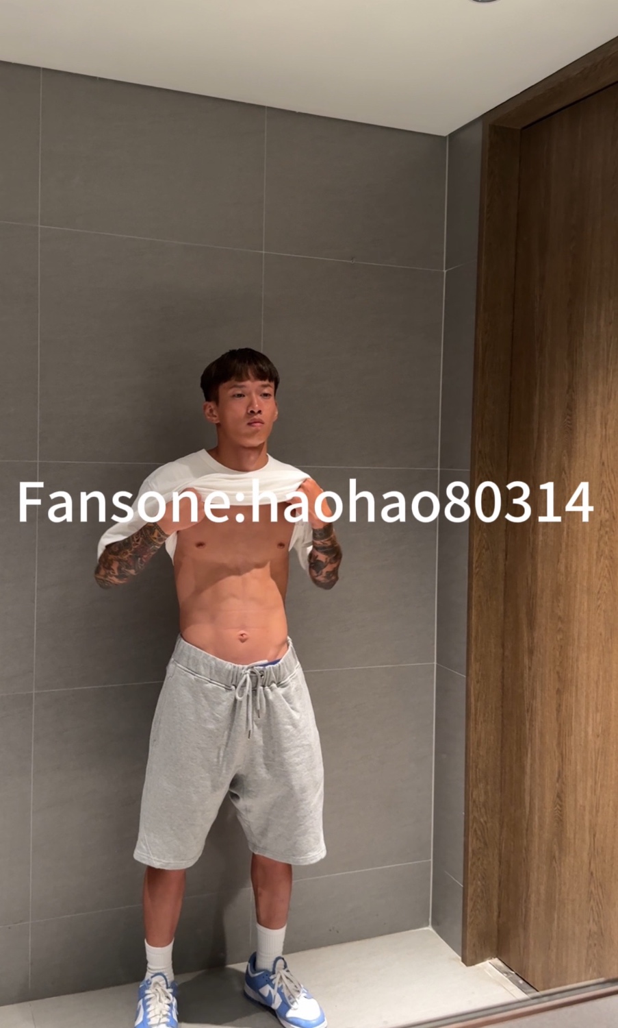 無碼 廁所全裸 脫光爆噴尻 會不會有人走進來🥵🍆