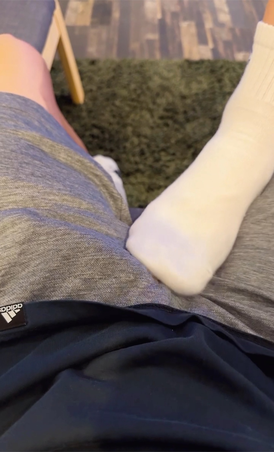 最喜歡被腳底按摩了😭