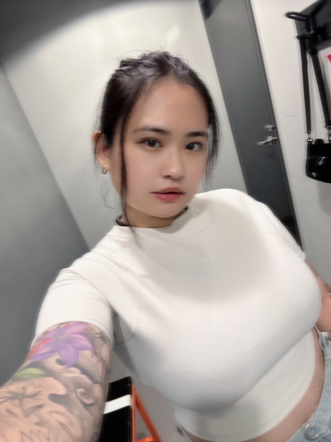 哇噻好大的屁股🍑