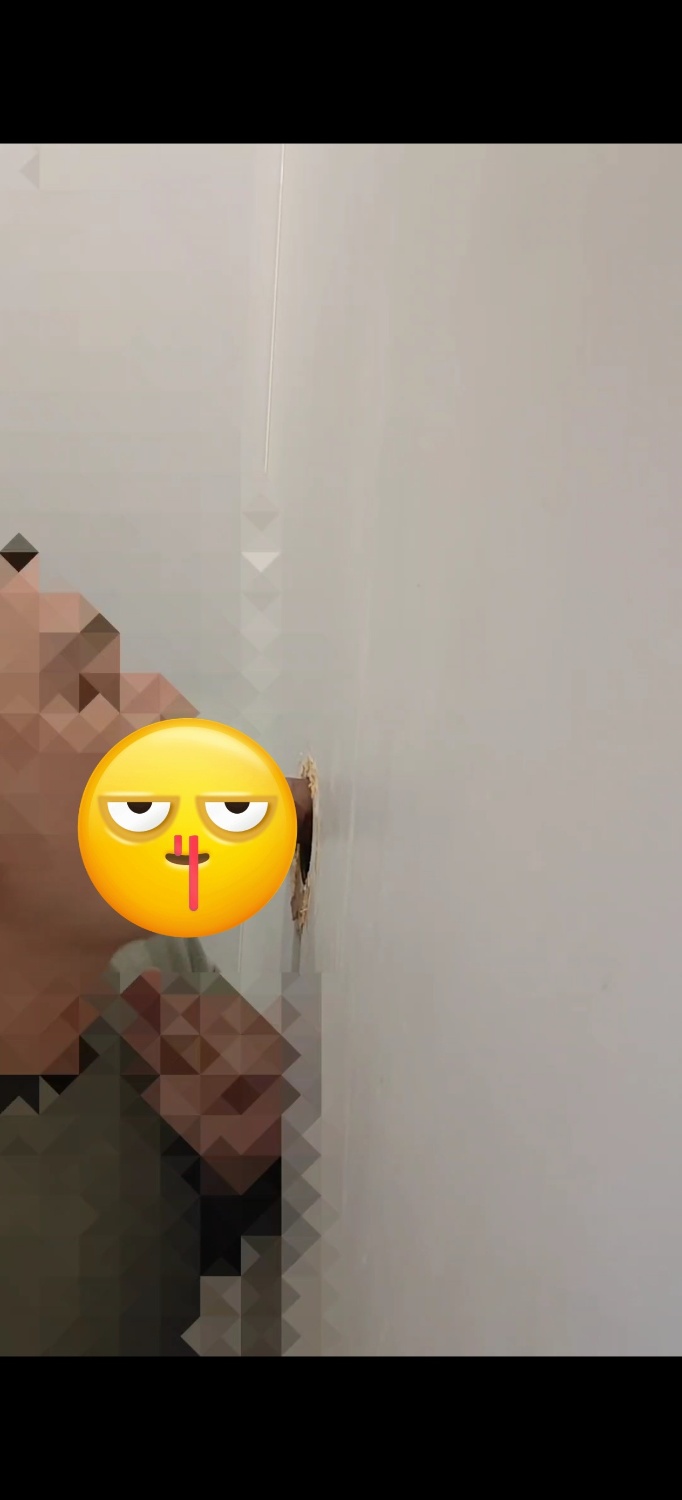 去離我家最近的屌洞服務，當然可能是不知道對方是誰，也只能默默等屌伸過來。