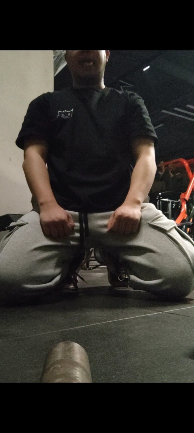 練完腿在健身房發騷