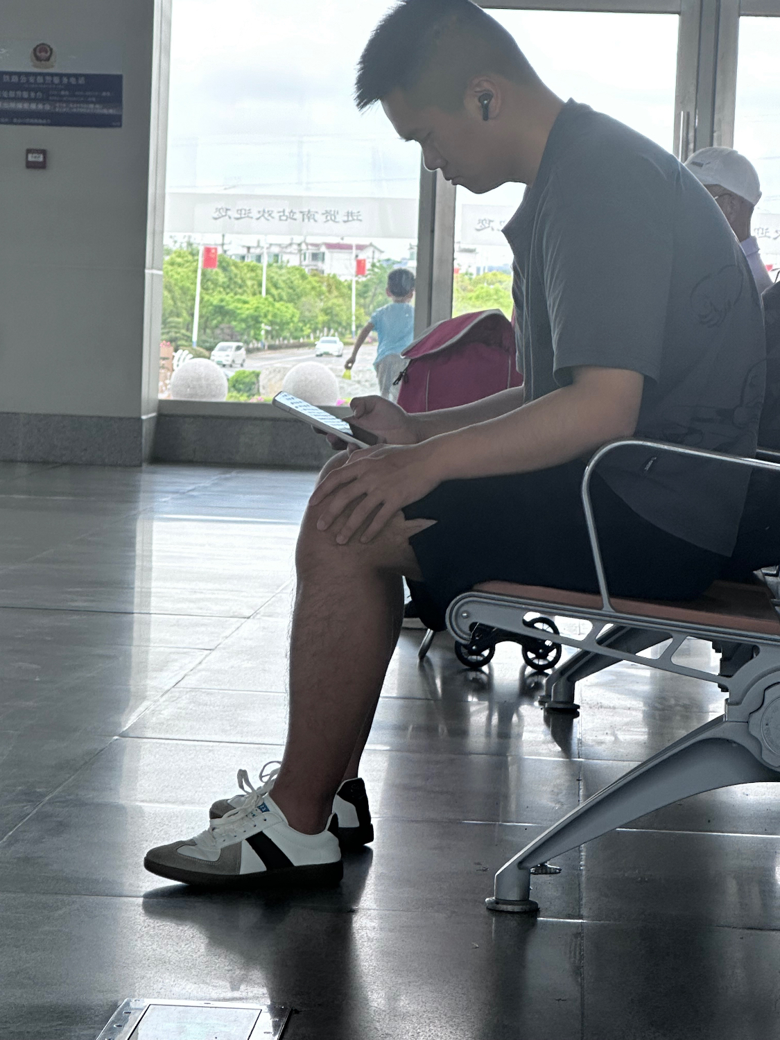 女友怀了孕的01年粗大屌狂干内射我骚穴