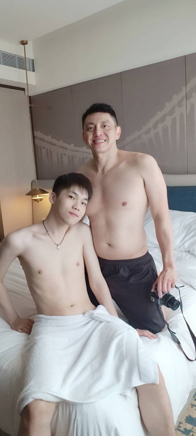 從泳池寫真一路拍到床上去(下)