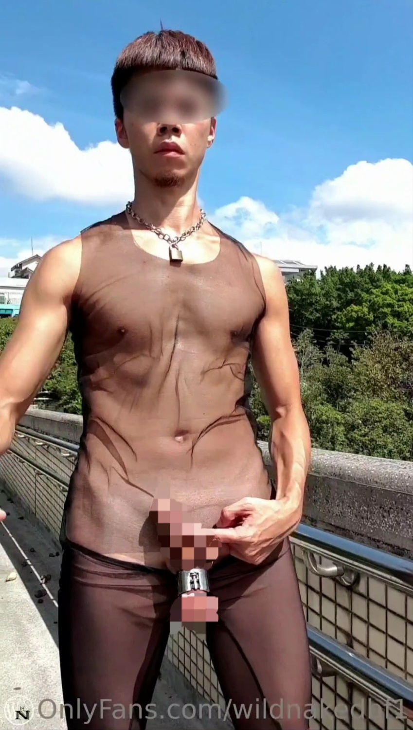 穿透明緊身衣褲裸走🤣