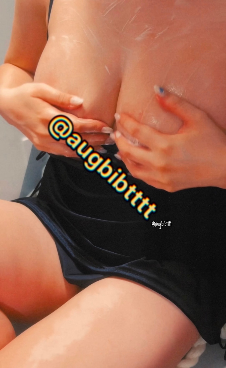 赤裸裸的巨乳保養