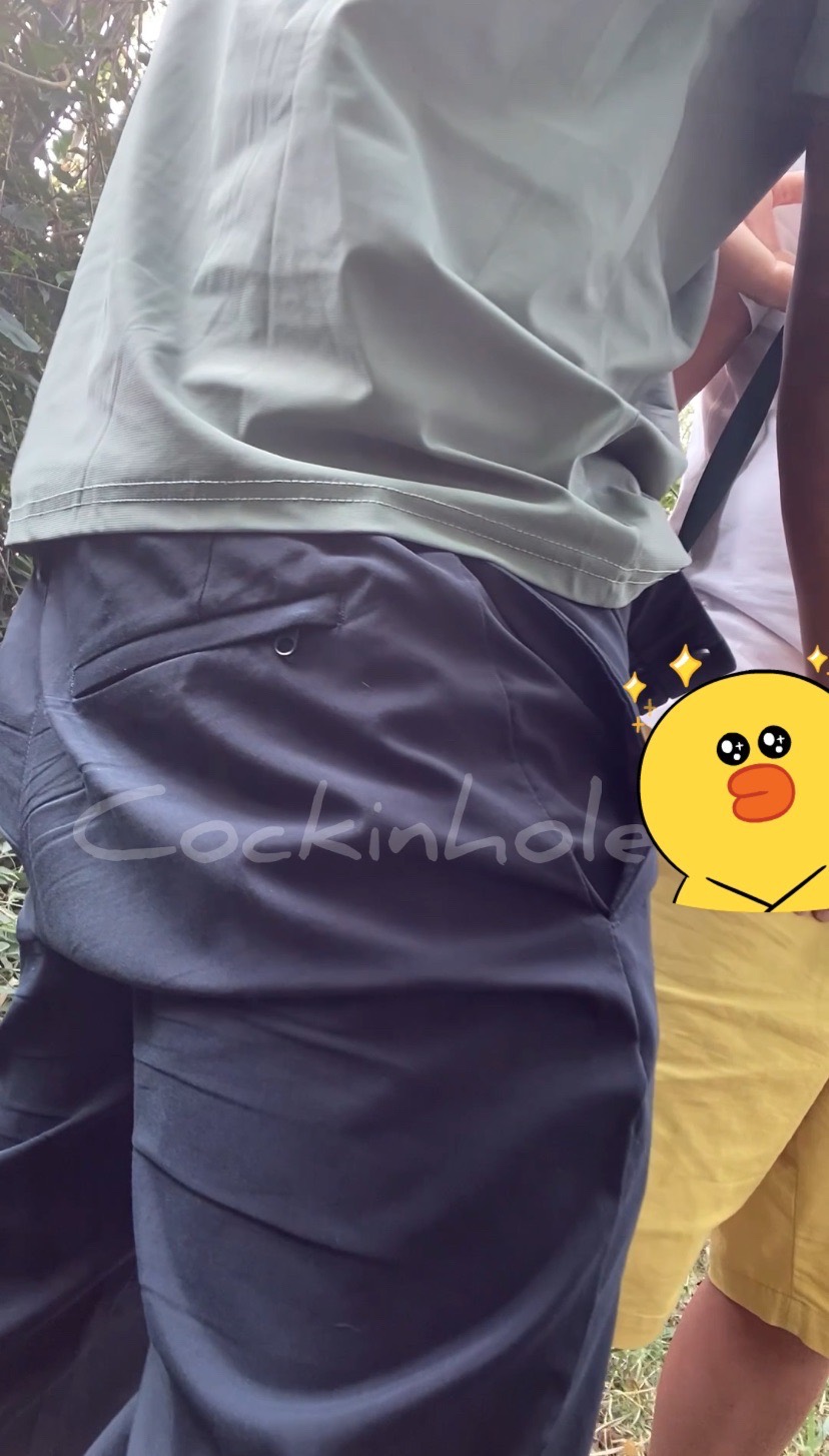 公園與中年大叔互摸被路人撞見!