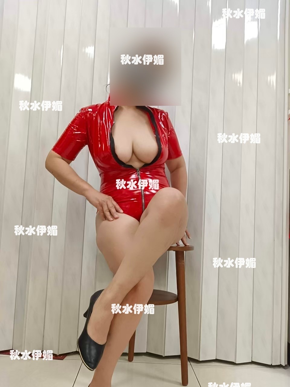 拉開紅膠衣