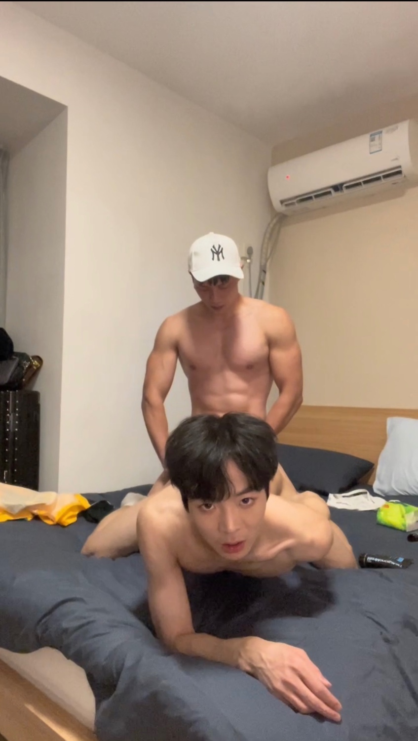 005:直男教练上门代课后禁不住帅哥挑逗把他按床上疯狂输出
