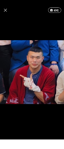 翻白眼的辰辰