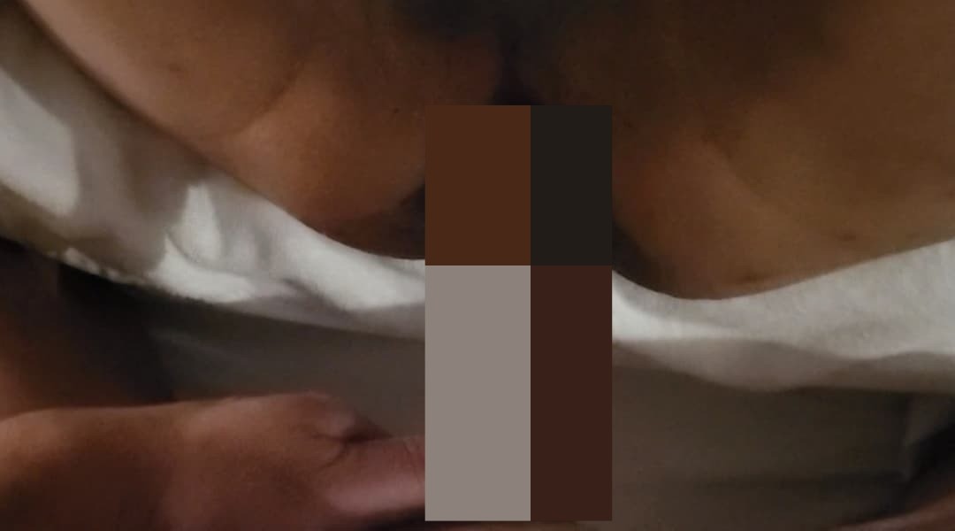寶貝放鬆後...就可以開始整根抽插了...快射的時候先拔出來射一點在外面...然後再整根插到底把剩下的精液全部射進直腸裡...龜頭一直被吸住...超爽的...😆😆😆...