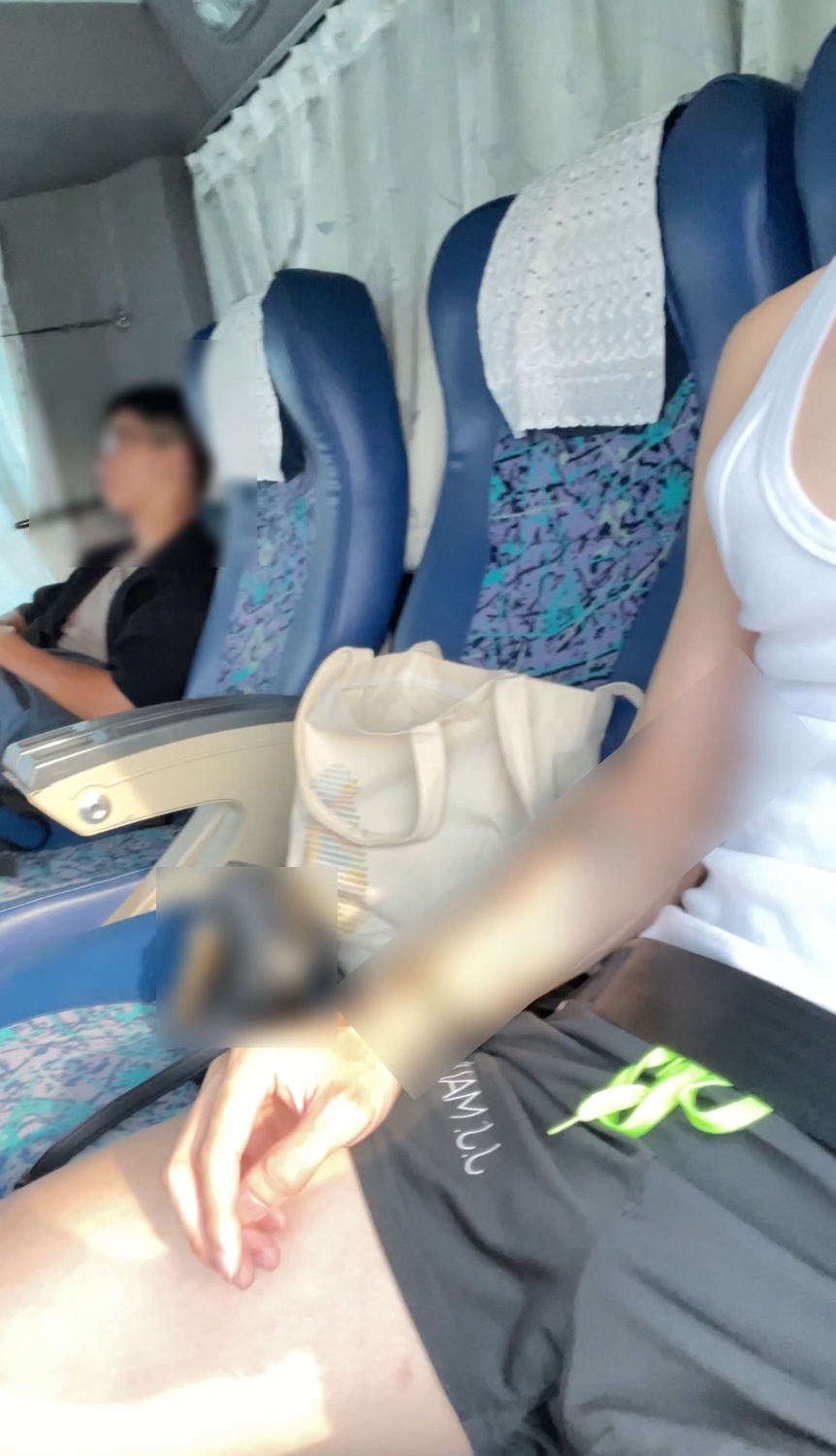 客運上暴露撒尿