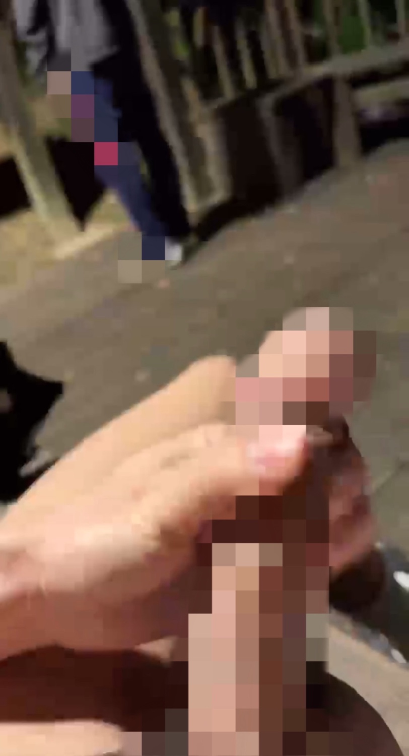 野外裸走脫光光直播😈正準備坐下來尻槍時一個外國人經過說看到我裸體也想尻一發🥵就是這麼真實情（上）