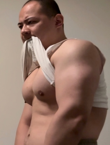 举铁的大力叔