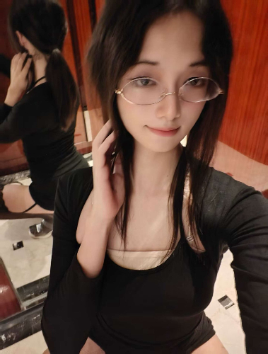 五彩斑斓的黑猫
