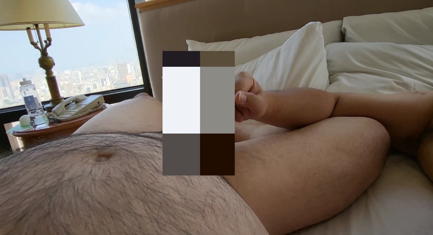 只是睡個午覺...小貝爾還是被欺負到吐出來了...🥺🥺🥺...