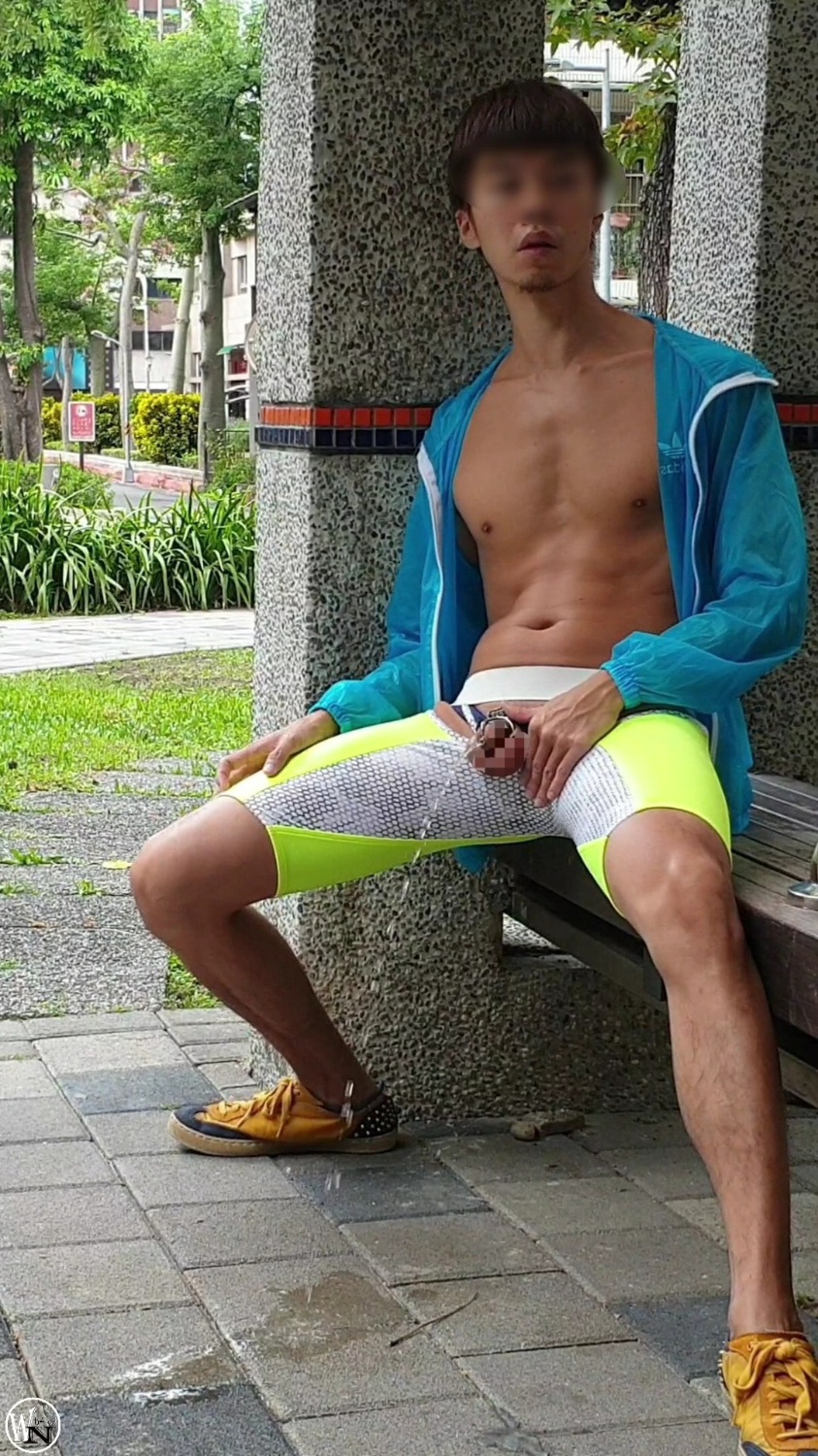 路邊公園練身體，