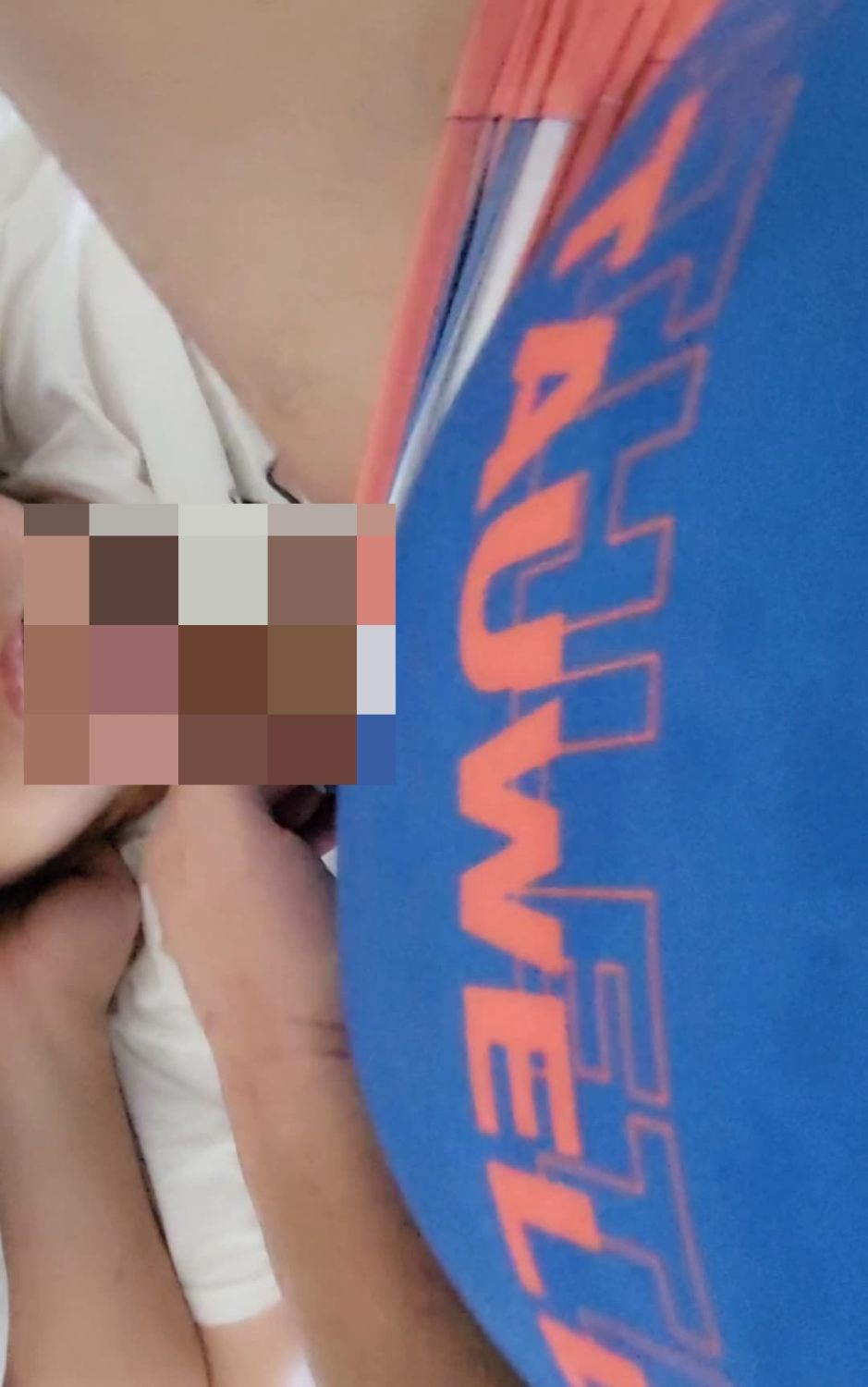 都10點了還一直賴床...只好用雞雞叫醒寶貝了...🤣🤣🤣