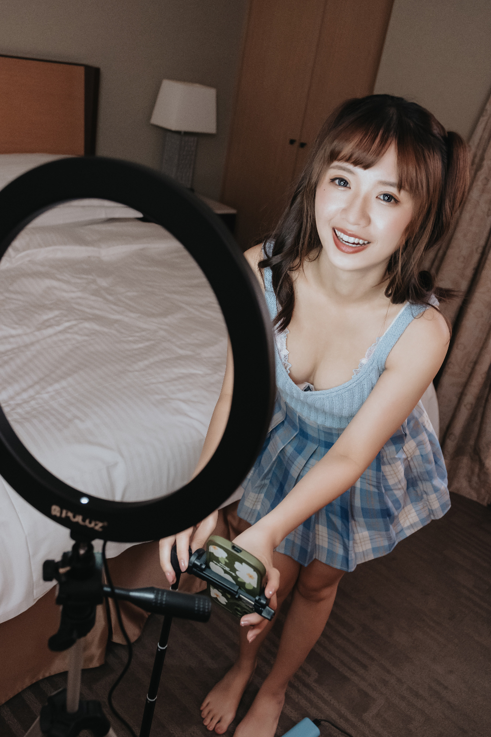 都會女子圖鑑-UPR-003-直播主私下淫蕩的一面