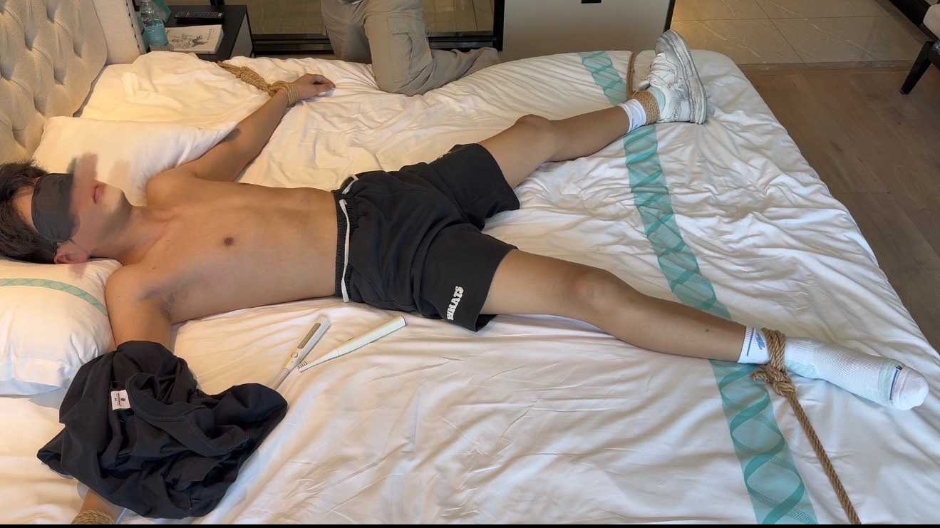 直男小哥哥为了给对象买礼物找小强进行TK兼职 1 14min（共43min)